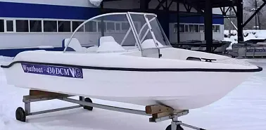 Стеклопластиковая моторная лодка Wyatboat-430 DCM (килевая)